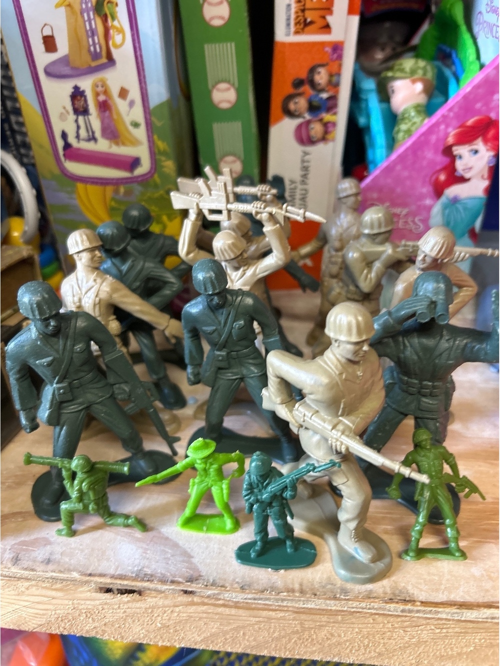 Assorted plastic army men, etc.